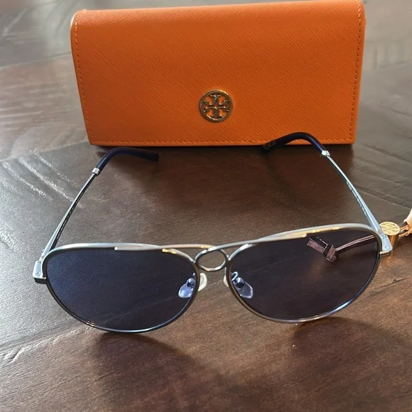 Tory Burch GLORIA PILOT SUNGLASSES Silver Blue aviators - Picture 2 of 8